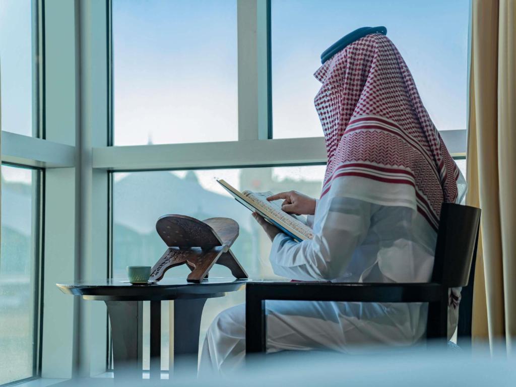 من نحن — أسفار المقام